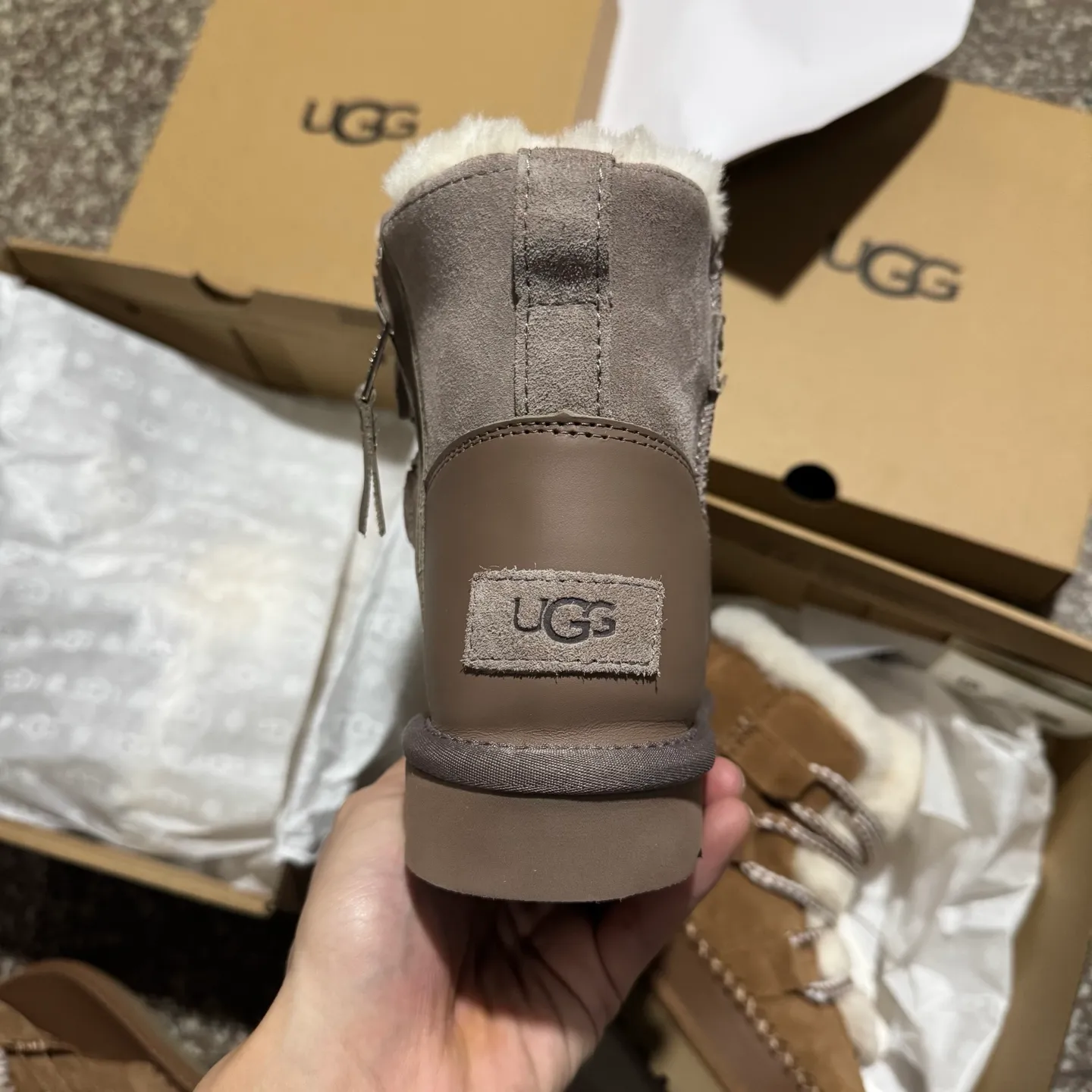 Self-pickup💰640 UGG Classic Novelty Split Cow Leather Round Toe Thick Sole Short Tube Snow Boots Women’s Reindeer Brown Arrive❗️